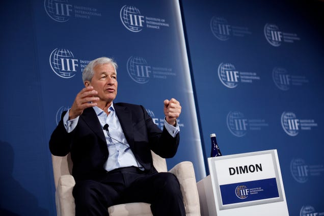 Quartz: JPMorgan Chase wants bosses to ‘resist’ hiring and use AI