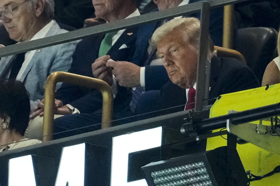Daily Kos: Trump picks more pointless fights with celebs as his agenda flops