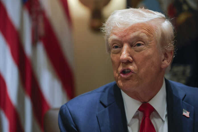 Trump's chaos puts the U.S. economy on the brink of collapse