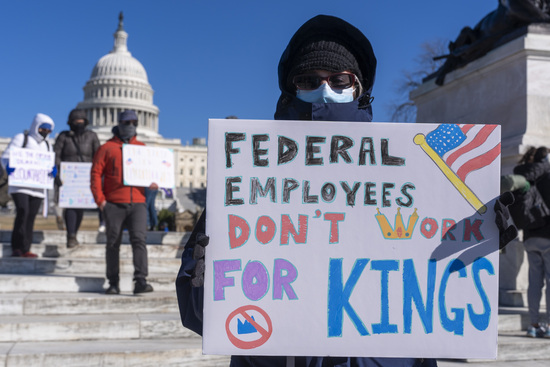 Daily Kos: Maximum cash for Trump’s pals—and maximum pain for everyone else