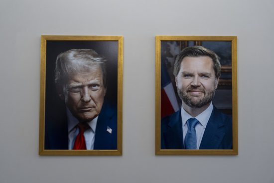 Daily Kos: New York Times thinks Trump’s new portrait shows his ‘humor’ and ‘warmth’